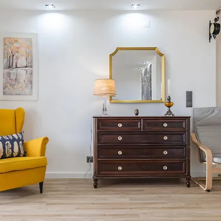 Flory House By Alma Holiday home *